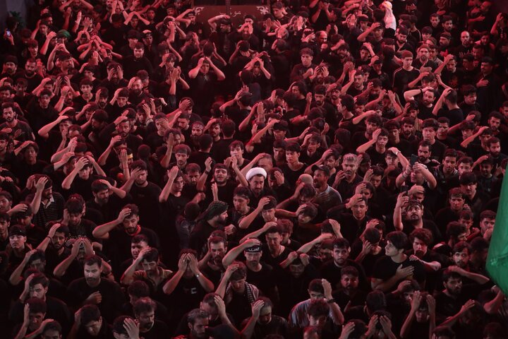 تقرير مصور/ كربلاء.. الابواب العشرة لضريح الامام الحسين (عليه السلام) تستقبل الملايين