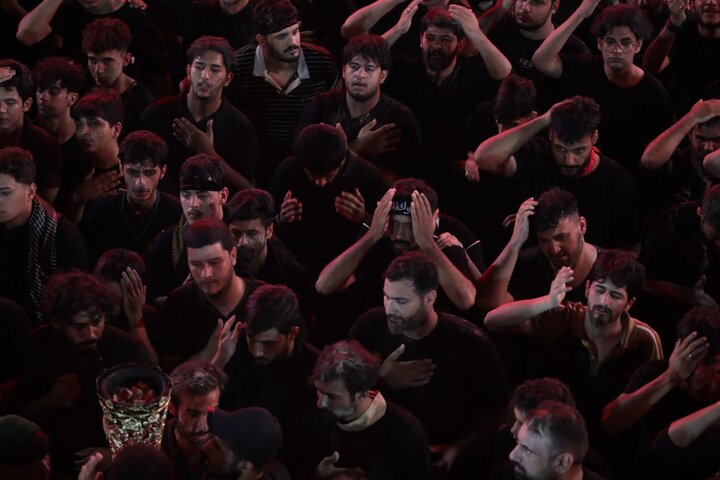 تقرير مصور/ كربلاء.. الابواب العشرة لضريح الامام الحسين (عليه السلام) تستقبل الملايين