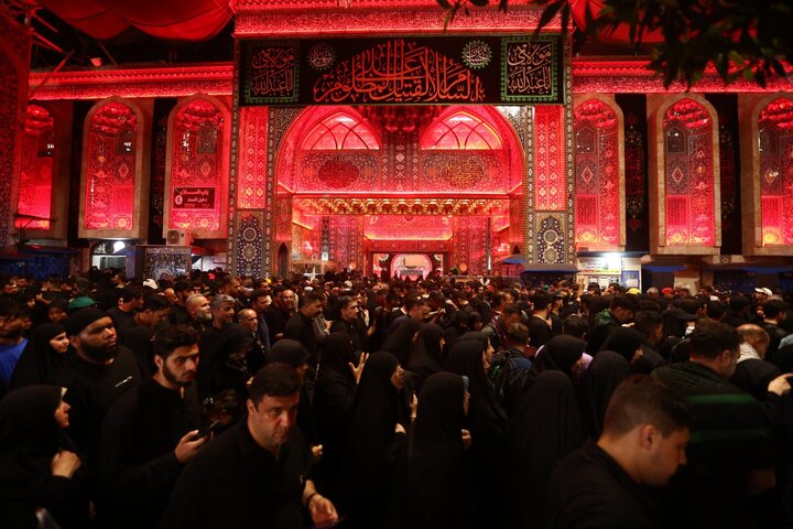 تقرير مصور/ كربلاء.. الابواب العشرة لضريح الامام الحسين (عليه السلام) تستقبل الملايين