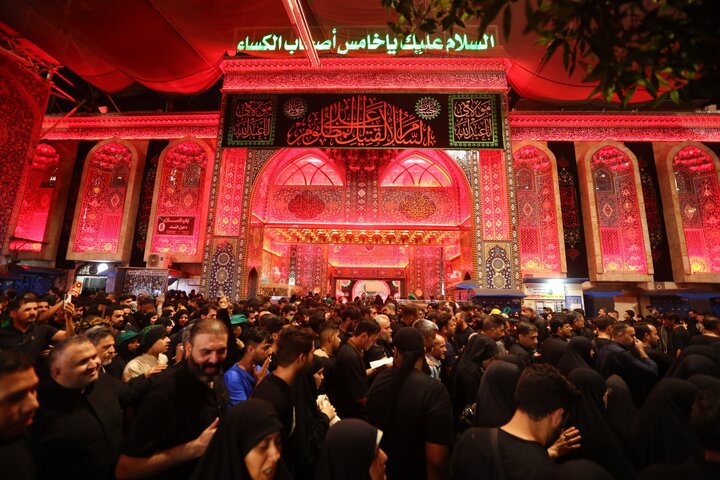 تقرير مصور/ كربلاء.. الابواب العشرة لضريح الامام الحسين (عليه السلام) تستقبل الملايين