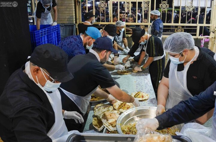 تقرير مصور/ العتبة العلويّة المقدّسة تواصل بتقديم الخدمات للزائرين إلى حين انتهاء مراسم ذكرى استشهاد النبيّ الأكرم (ص)