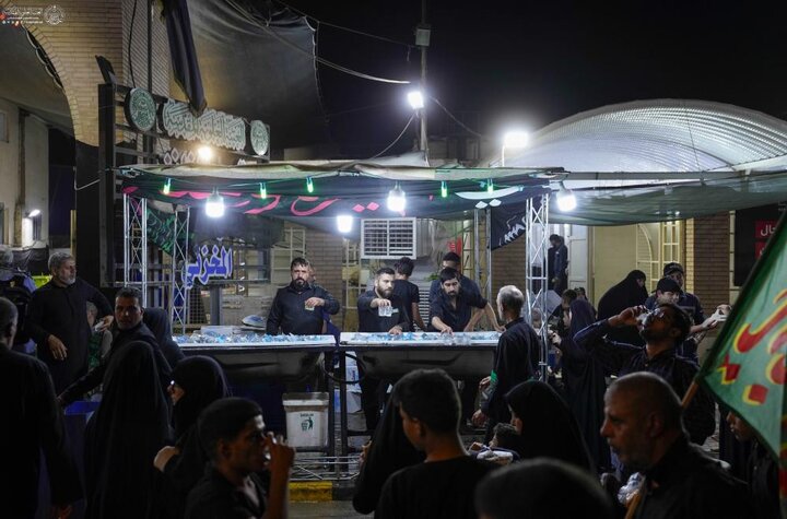 تقرير مصور/ العتبة العلويّة المقدّسة تواصل بتقديم الخدمات للزائرين إلى حين انتهاء مراسم ذكرى استشهاد النبيّ الأكرم (ص)