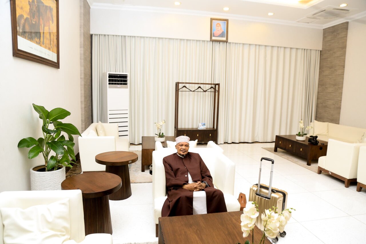 Mufti wa Tanzania, Sheikh Dkt. Abubakar Zuber, Arejea Nchini Baada ya Kikao cha Kimataifa Nchini Misri
