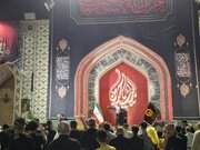 مراسم عزاء حاشدة للزائرین العرب في لیلة الأربعین الحسیني