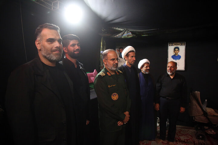 Photos: IRGC commander, Mayor of Qom serve Hazrat Masoueh pilgrims