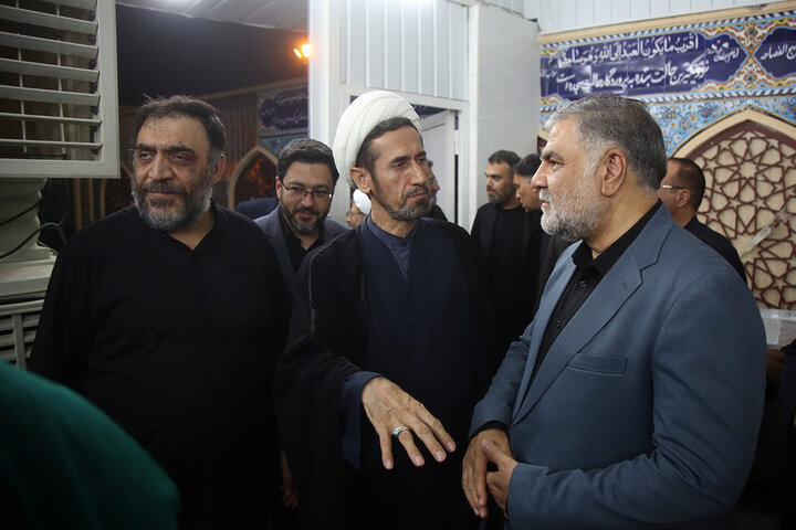 Photos: IRGC commander, Mayor of Qom serve Hazrat Masoueh pilgrims