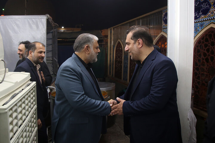 Photos: IRGC commander, Mayor of Qom serve Hazrat Masoueh pilgrims