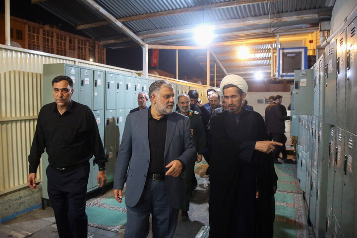 Photos: IRGC commander, Mayor of Qom serve Hazrat Masoueh pilgrims