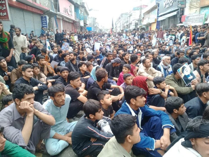 تقرير مصور/ إحياء مراسم أربعينية الإمام الحسين(ع) في باكستان