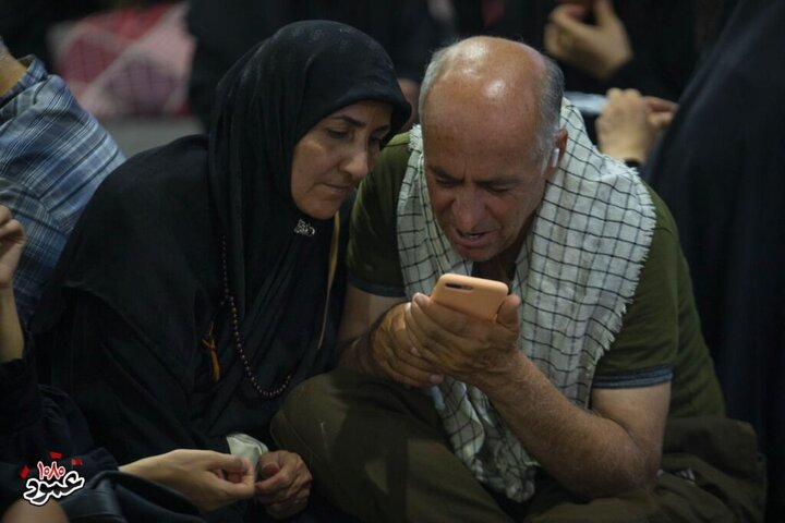 Photos: Arbaeen pilgrims use telephone, IT services at Hazrat Masoumeh Mawkib