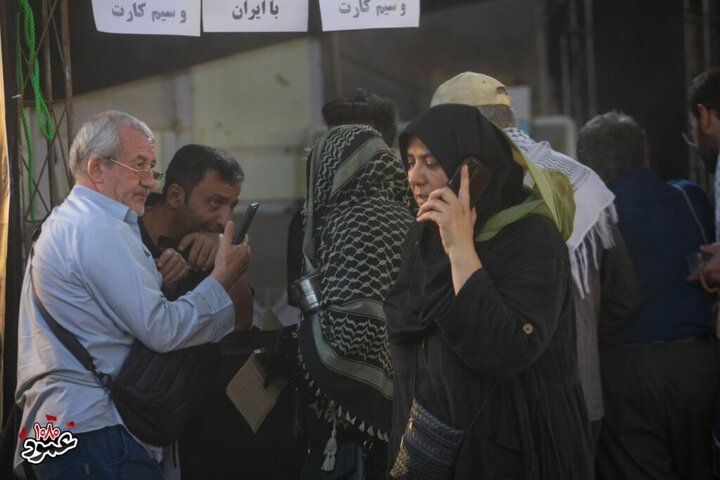 Photos: Arbaeen pilgrims use telephone, IT services at Hazrat Masoumeh Mawkib