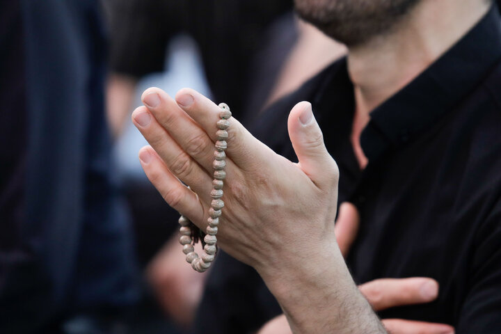 تقرير مصور/ مراسم عزاء یوم الأربعین الحسیني في الحرم الرضوي الشریف