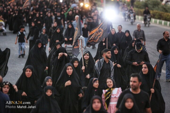 تقرير مصور/ مسيرة المشاة بمدينة قم الذين لم يشاركوا في أربعينية الإمام الحسين(ع) في العراق