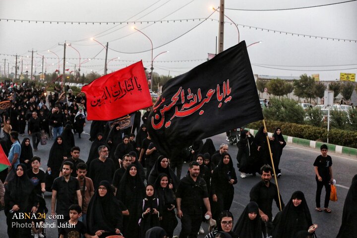 تقرير مصور/ مسيرة المشاة بمدينة قم الذين لم يشاركوا في أربعينية الإمام الحسين(ع) في العراق