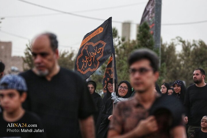 تقرير مصور/ مسيرة المشاة بمدينة قم الذين لم يشاركوا في أربعينية الإمام الحسين(ع) في العراق