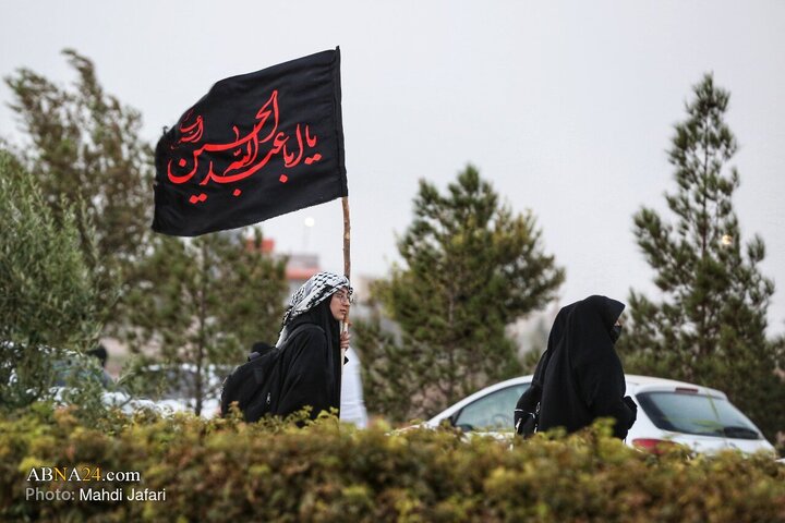 تقرير مصور/ مسيرة المشاة بمدينة قم الذين لم يشاركوا في أربعينية الإمام الحسين(ع) في العراق