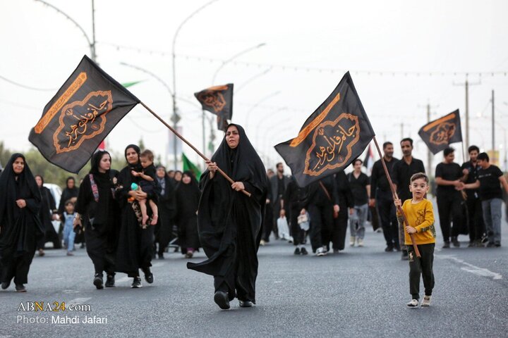 تقرير مصور/ مسيرة المشاة بمدينة قم الذين لم يشاركوا في أربعينية الإمام الحسين(ع) في العراق