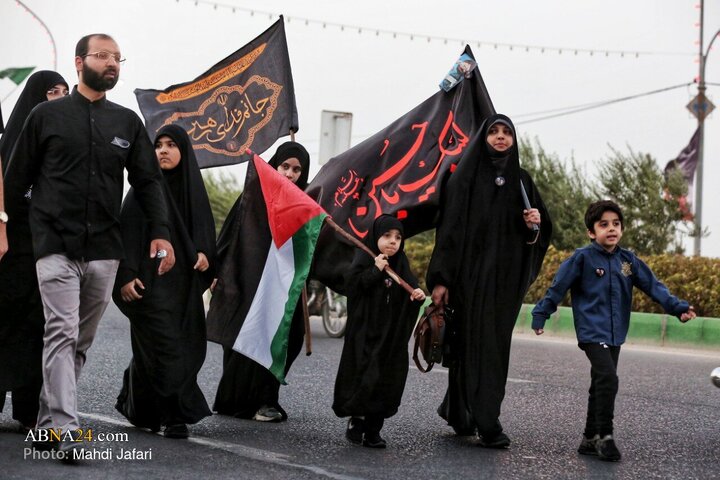 تقرير مصور/ مسيرة المشاة بمدينة قم الذين لم يشاركوا في أربعينية الإمام الحسين(ع) في العراق