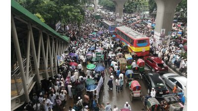 প্রেস ক্লাবের সামনে শিক্ষকদের অবস্থান, যান চলাচল বন্ধ