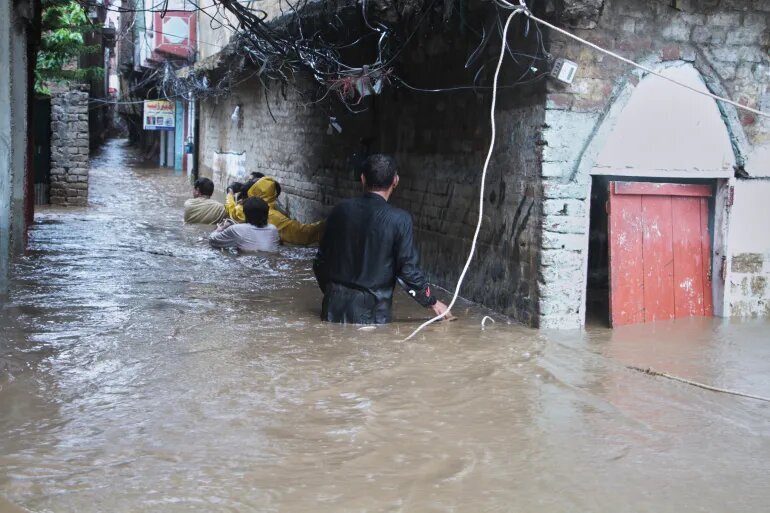Mahigit 200 Patay sa Mapaminsalang Baha sa Hilagang Pakistan