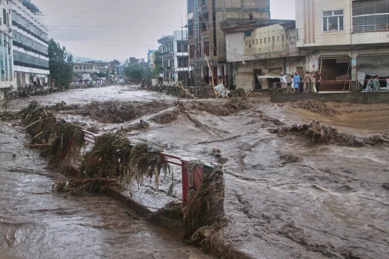 Mahigit 200 Patay sa Mapaminsalang Baha sa Hilagang Pakistan