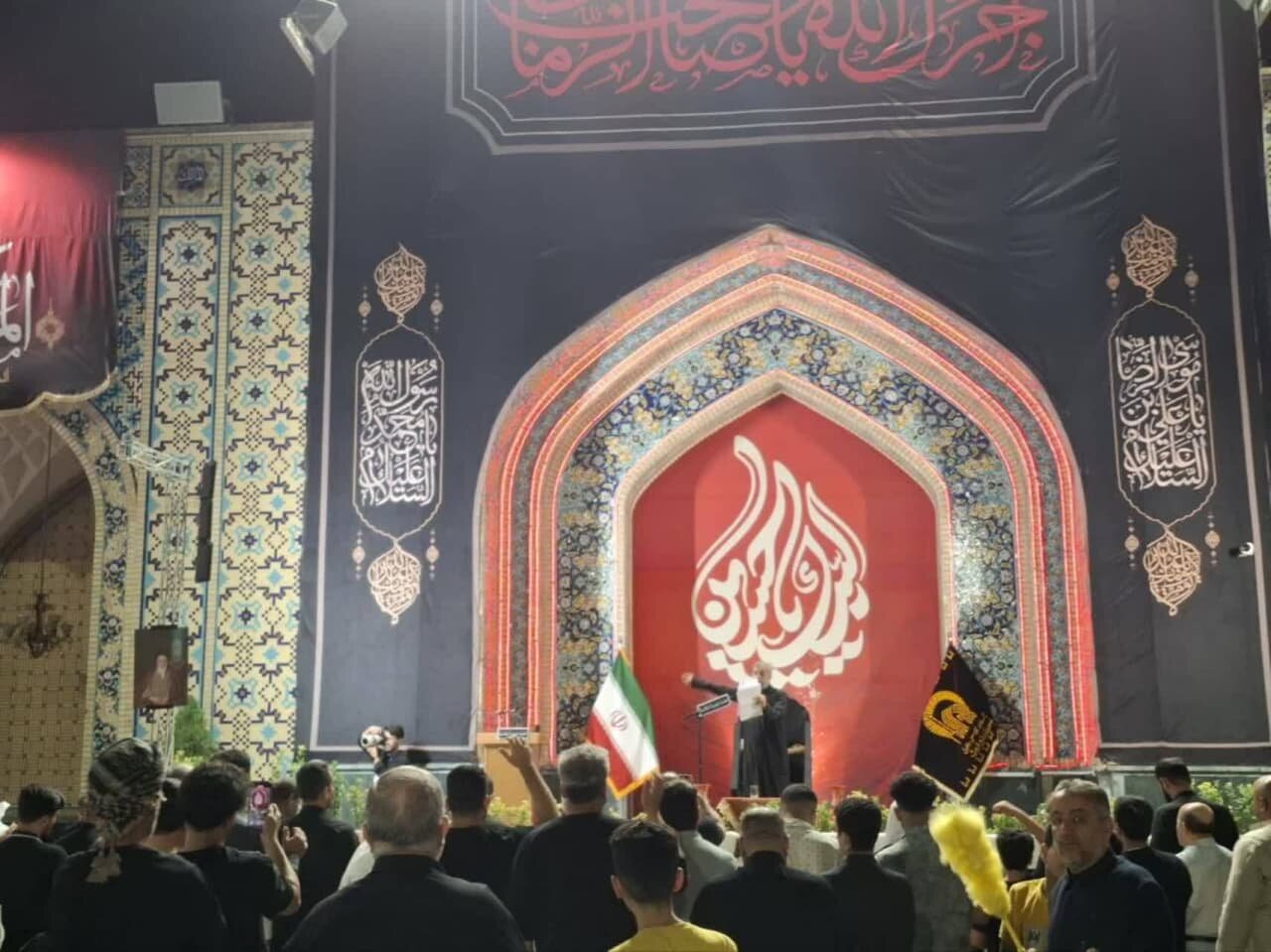 مراسم عزاء حاشدة للزائرین العرب في لیلة الأربعین الحسیني