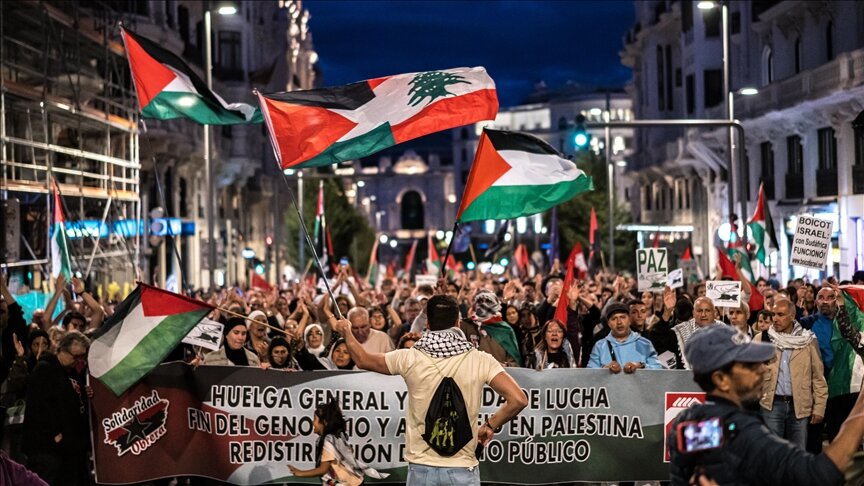 Hundreds of Spaniards protest in Barcelona against Israeli war on Gaza