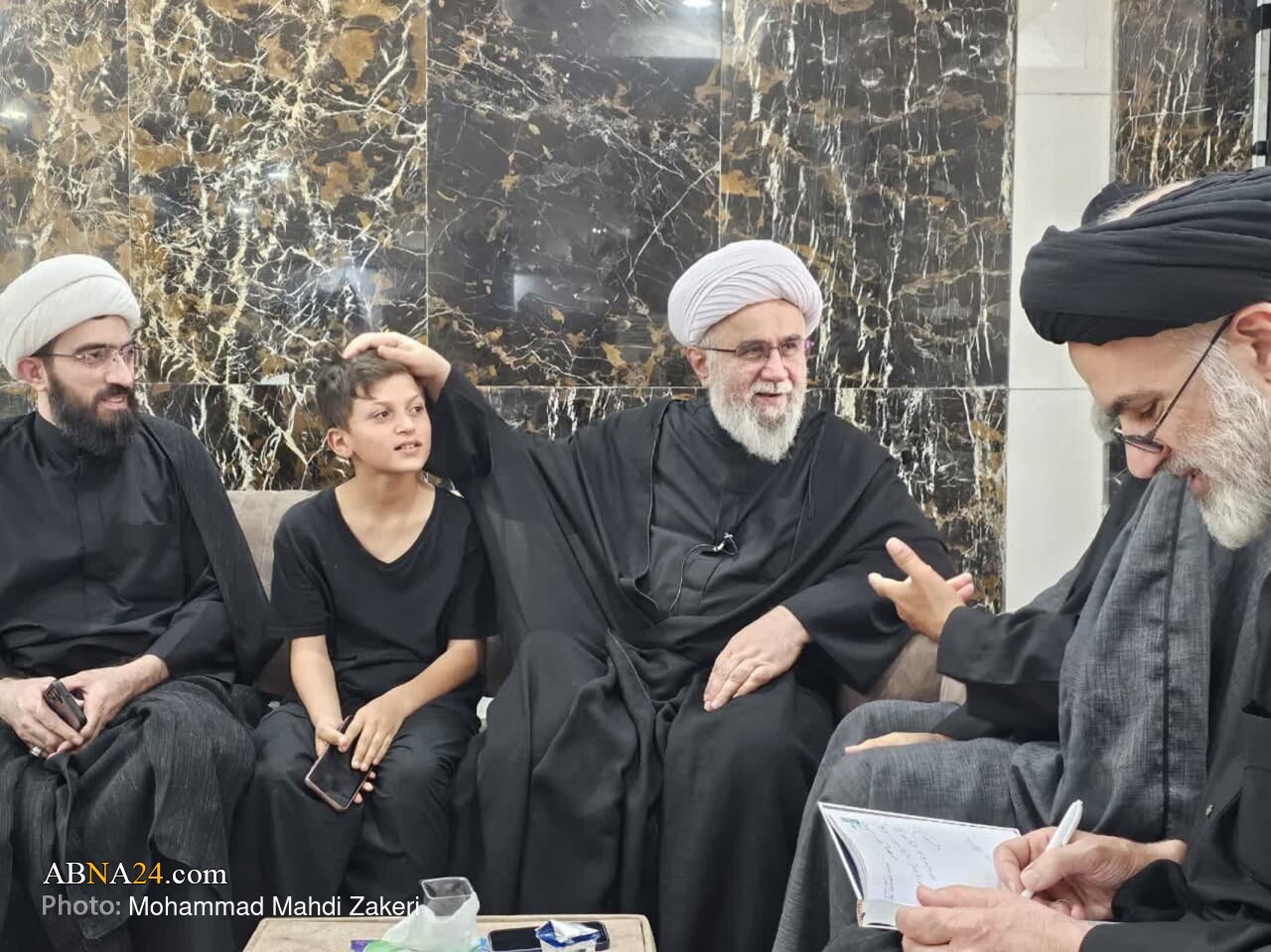 گزارش تصویری | دیدار علما و نخبگان کشورهای مختلف با دبیرکل مجمع جهانی اهل‌بیت(ع) در کربلا معلی _ ۱