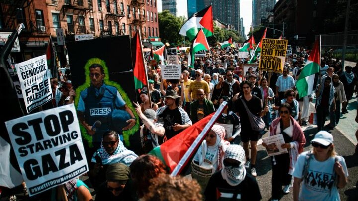 New York : des milliers de manifestants dénoncent la famine à Gaza et la complicité des États-Unis avec le régime sioniste
