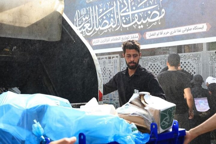 إطلاق حملة تنظيف لمنطقة باب بغداد بعد انتهاء زيارة الأربعين في كربلاء المقدسة