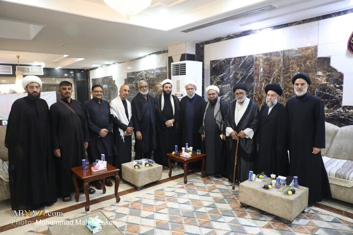 Kerbela'da Dünya Ehlibeyt (a.s) Kurultayı Genel Sekreteri Ayetullah Ramazani'nin Çeşitli Ülke Alimleriyle Samimi Oturumu