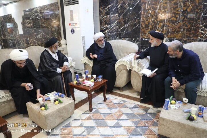Kerbela'da Dünya Ehlibeyt (a.s) Kurultayı Genel Sekreteri Ayetullah Ramazani'nin Çeşitli Ülke Alimleriyle Samimi Oturumu