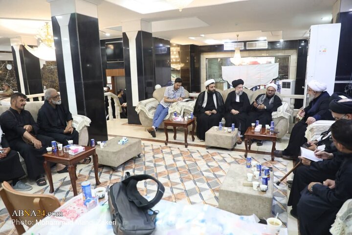 Kerbela'da Dünya Ehlibeyt (a.s) Kurultayı Genel Sekreteri Ayetullah Ramazani'nin Çeşitli Ülke Alimleriyle Samimi Oturumu