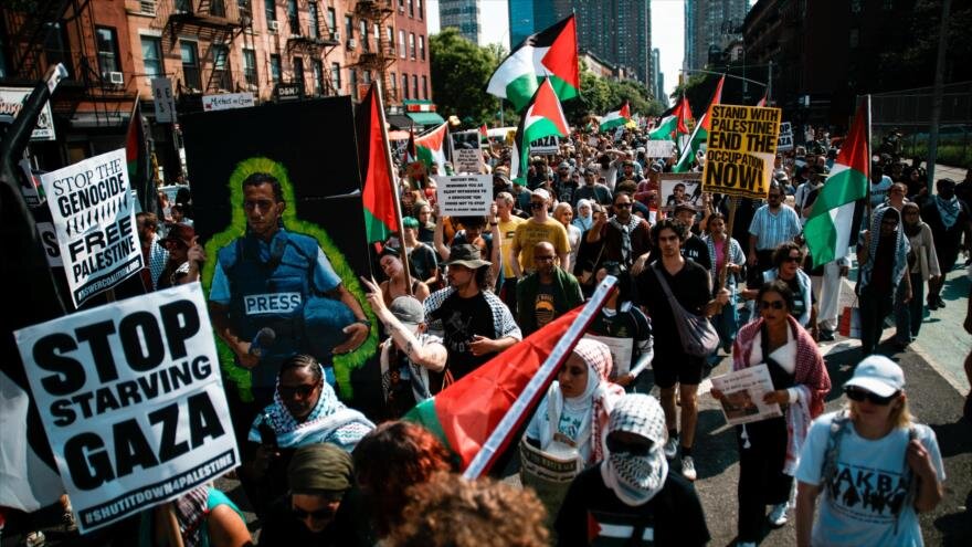 New York : des milliers de manifestants dénoncent la famine à Gaza et la complicité des États-Unis avec le régime sioniste