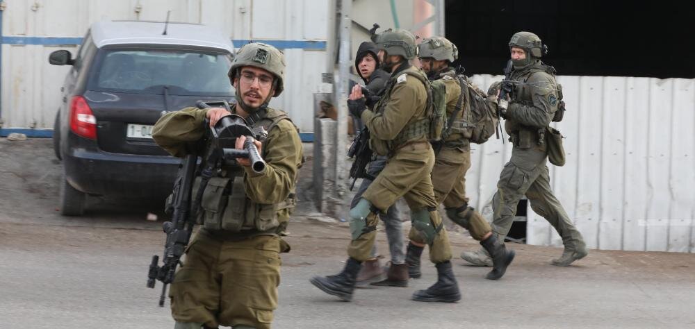 Israeli criminal forces raid homes and detain dozens in West Bank