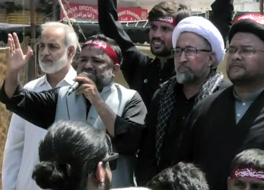 اعتراض خانواده‌های شیعیان ناپدیدشده در جریان مراسم اربعین کراچی + عکس