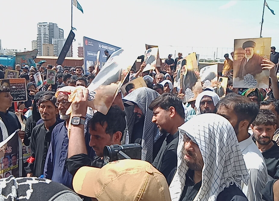 اعتراض خانواده‌های شیعیان ناپدیدشده در جریان مراسم اربعین کراچی + عکس