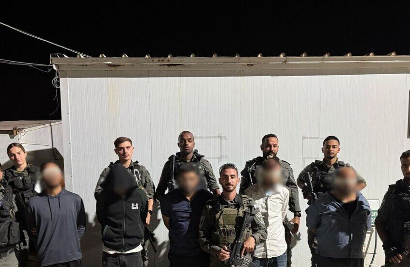 إسرائيل تعتقل 5 فلسطينيين رفعوا أعلام "حماس" بجنازة شمال الضفة