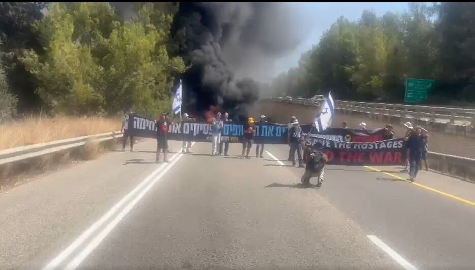 Video: Zionist demonstrations to pressure occupation government to reach a prisoner exchange deal