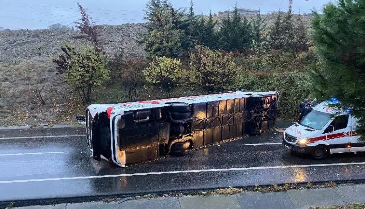 İstanbul'da Otobüs Devrildi: 3 Kişi Hayatını Kaybetti, Çok Sayıda Yaralı Var