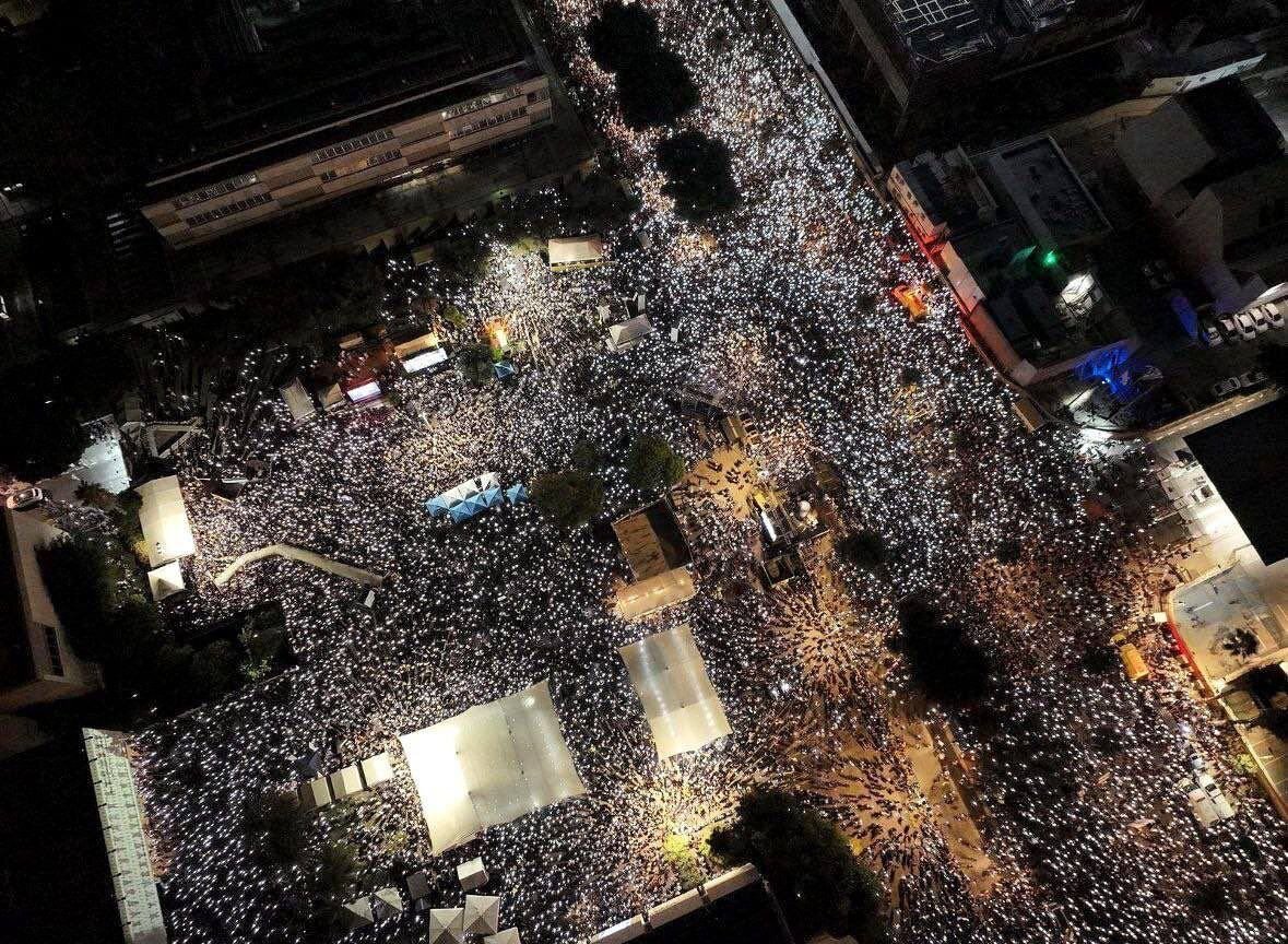 Burası Tel Aviv! Netanyahu karşıtlığı büyüyor...Yüz binler ayakta