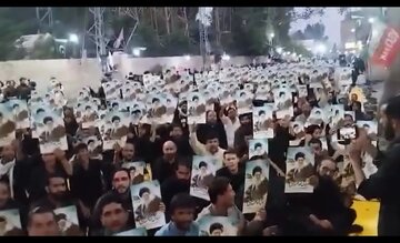 ویڈیو | پاراچنار، پاکستان کے عوام بھی رہبر انقلاب کی تصاویر کے ساتھ زائرینِ اربعین کی 'میزائل مہم' میں شامل