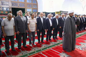 Prezident Məsud Pezeşkian İrəvanda Göy Məscidə gedərək möminlərlə birgə namaz qılıb