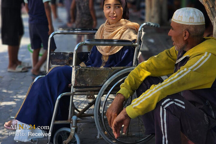 خدمت‌رسانی به مجروحان خان یونس در محوطه بیمارستان ناصر