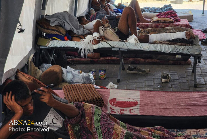 خدمت‌رسانی به مجروحان خان یونس در محوطه بیمارستان ناصر