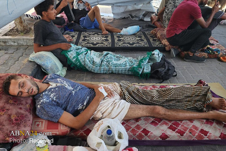 خدمت‌رسانی به مجروحان خان یونس در محوطه بیمارستان ناصر