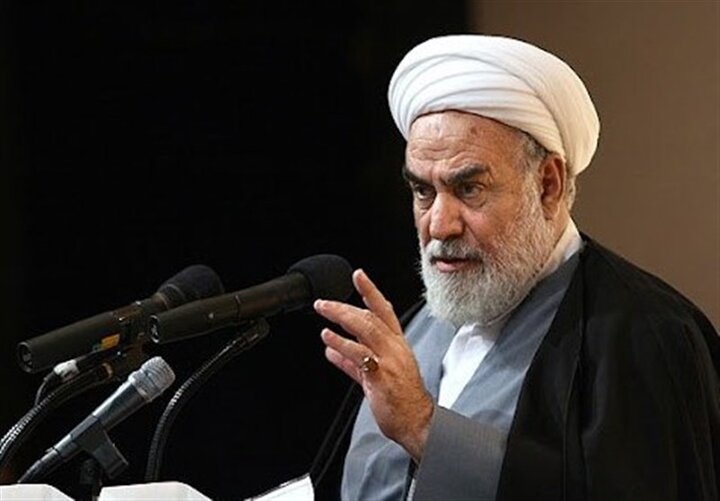 عیادت نماینده رهبر انقلاب از آیت‌الله نوری همدانی و دیدار با آیات عظام مکارم و سبحانی