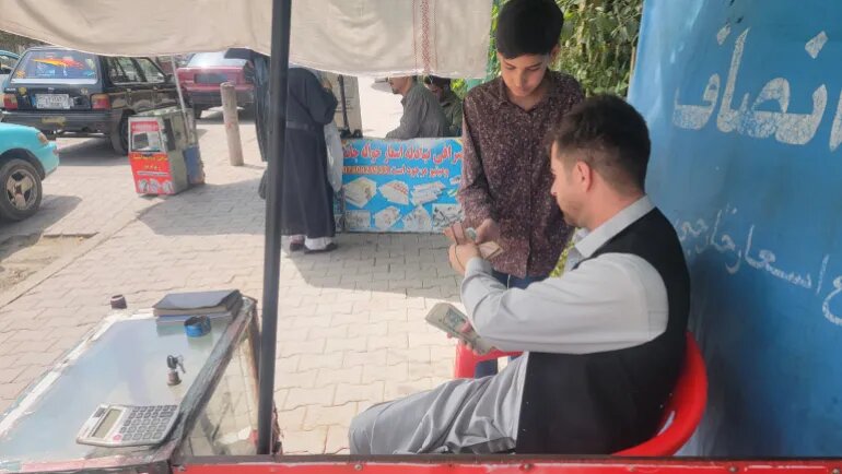 ۴ سال پس از بازگشت دوباره طالبان به قدرت/ اقتصاد افغانستان میان ادعاهای بهبود و واقعیت دشوار معیشت