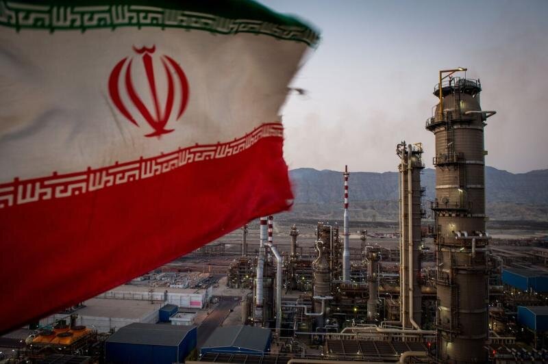 Beynəlxalq Enerji Agentliyi: İranın neft istehsalı 200 min barrel artıb