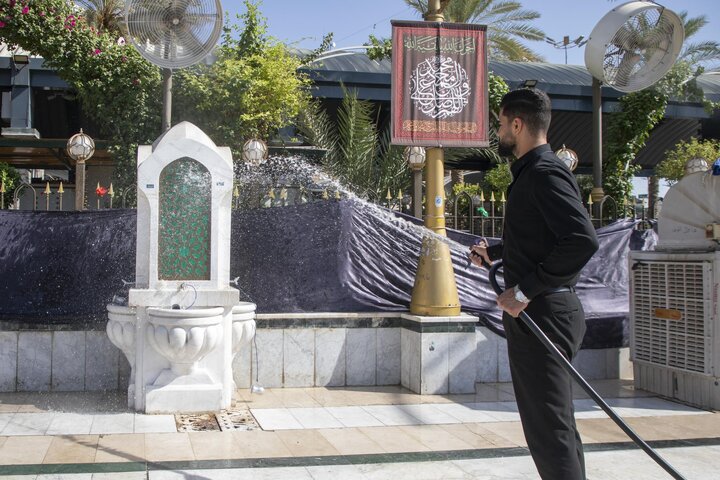 تقرير مصور/ قسم بين الحرمين يواصل تنفيذ حملة تنظيف المنطقة الواقعة بين المرقدين الطاهرين وتهيئتها